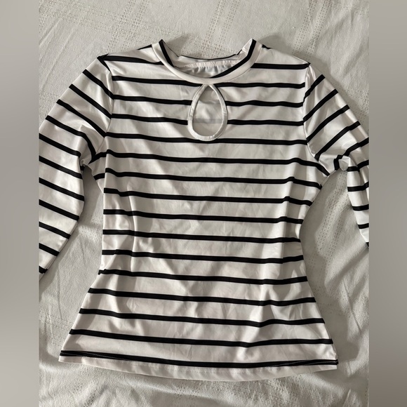 Black and White Striped Long Sleeve Top - Picture 2 of 3